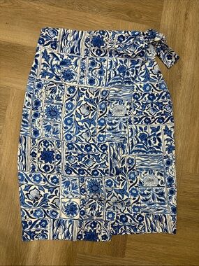 Ann Taylor White Blue Tile Print Floral Wrap Skirt Size 0P